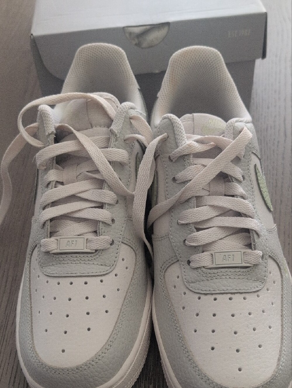 Nike Air Force 1 Low - White with Light Green Swoosh - Picture 4 of 7